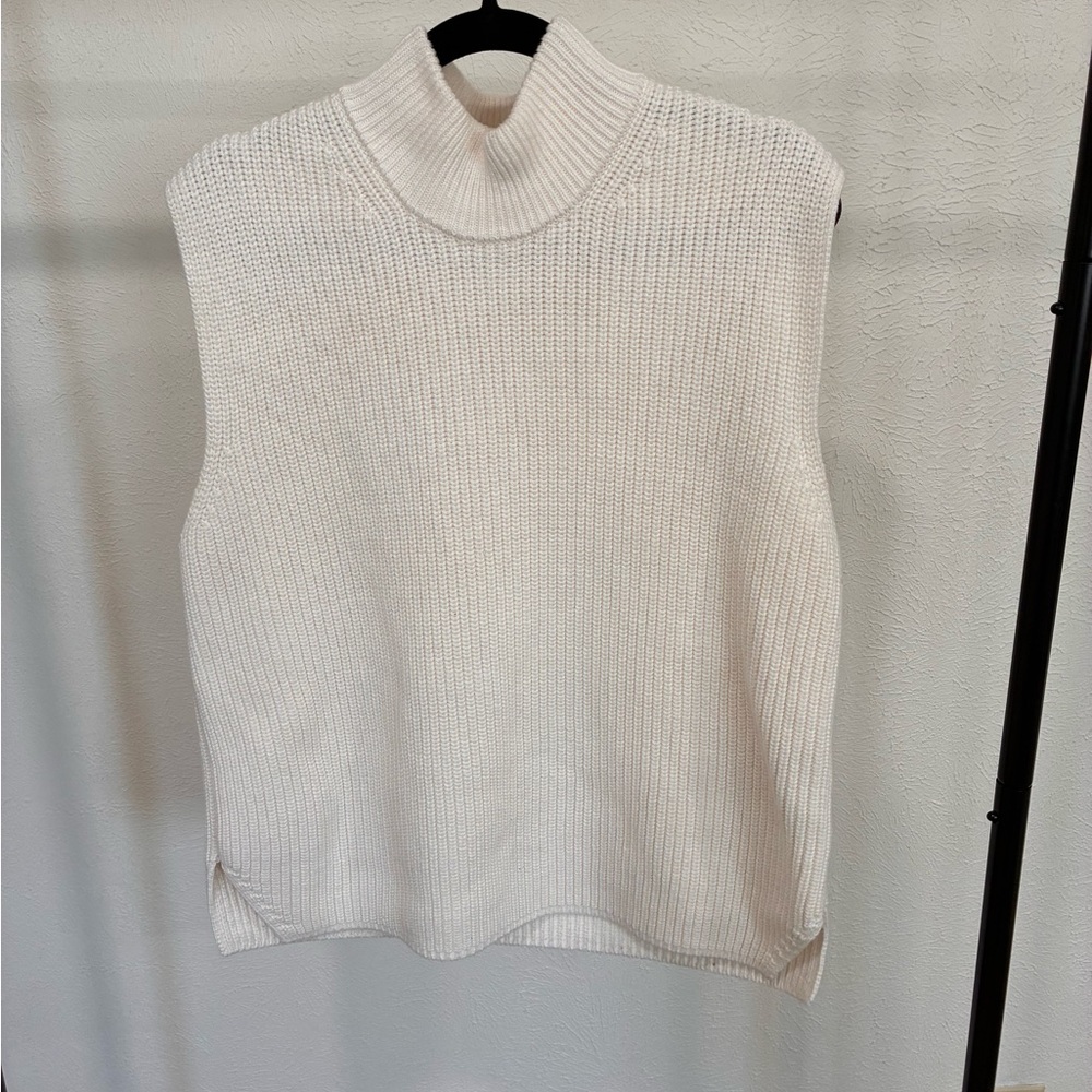 Abercrombie & Fitch Cream Ribbed Sleeveless Turtleneck